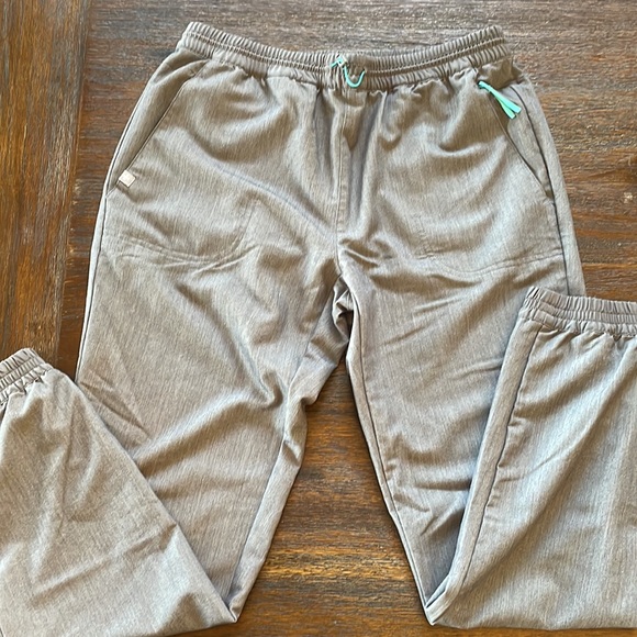 Figs gray size small euc. Catarina top and jogger bottom - Picture 2 of 8